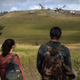 Imagen para el artículo titulado Comparten los primeros vídeos del rodaje de The Last of Us con Joel y Ellie de protagonistas
